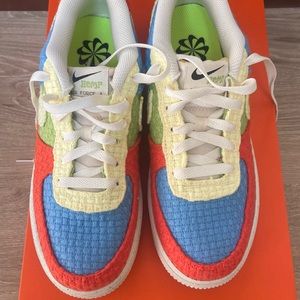 NWT Never Worn 6Y Nike Air Force 1 LV8 with box